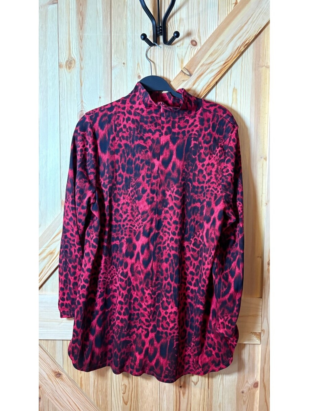Red and Black Chico's Leopard Print Long Sleeve Pullover Top Size 2 - Picture 4 of 7